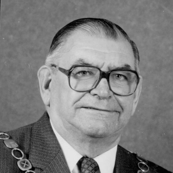 Sort-hvid portræt af borgmester Arnold Sørensen.