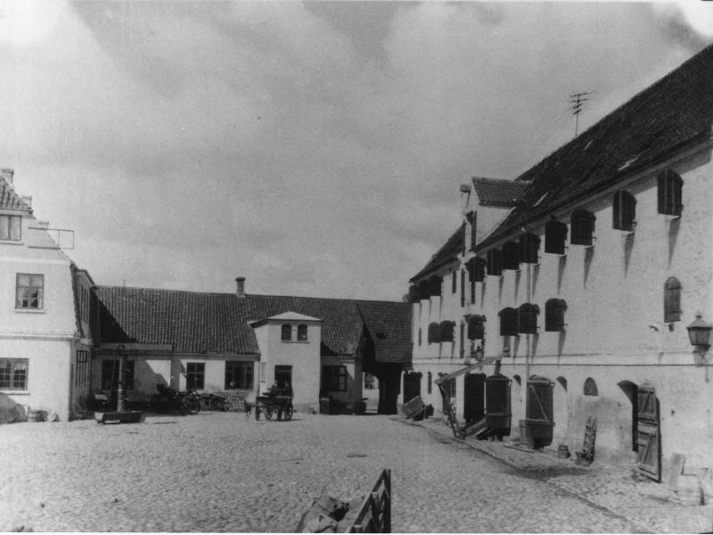 Sort-hvid foto: Smedelundsgade 33 set fra gårdsiden. 