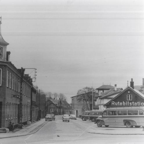 Sort-hvid foto af Jernbanevej.